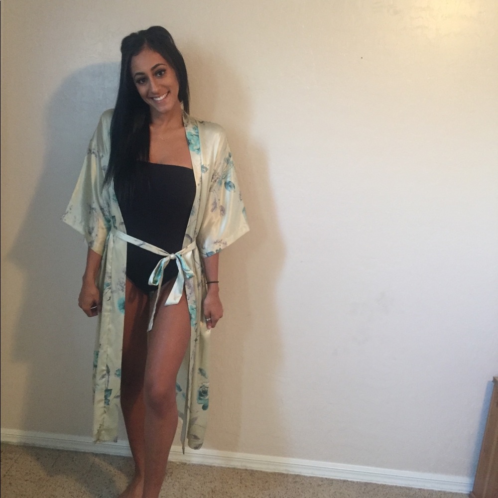 Kimono like cover up. - Picture 7 of 8